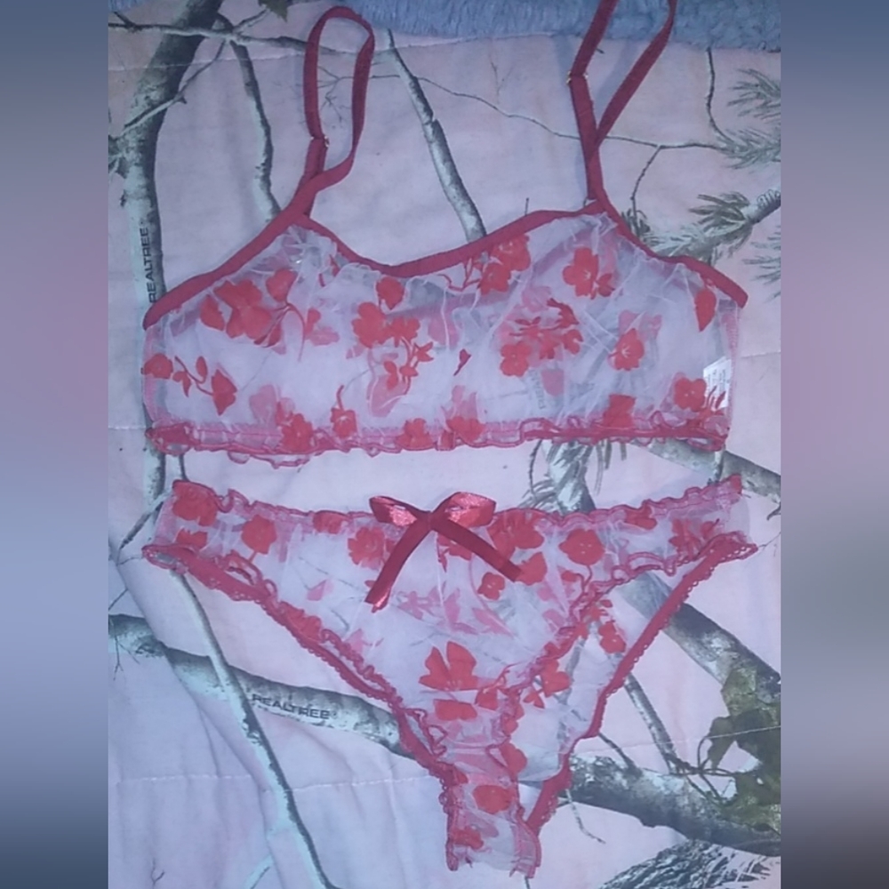 SHEIN small red and white